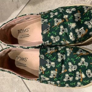 Toms